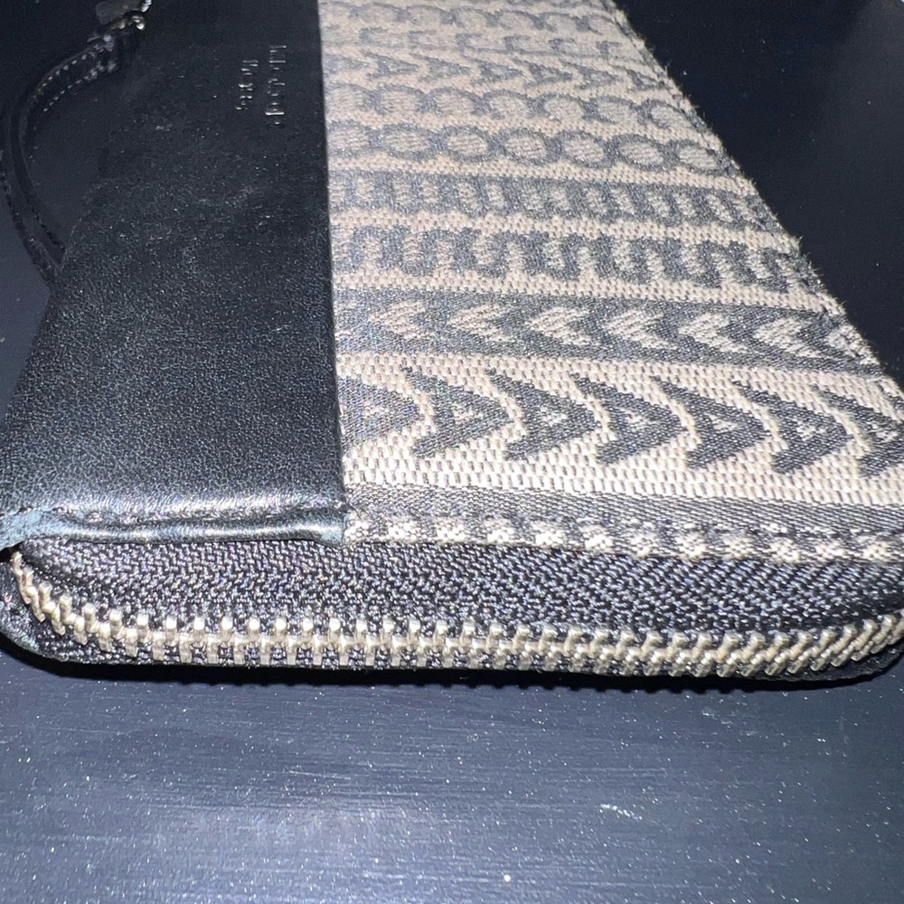 Marc Jacobs The Monogram Zip-Up Continental Wallet - Picture 4 of 10